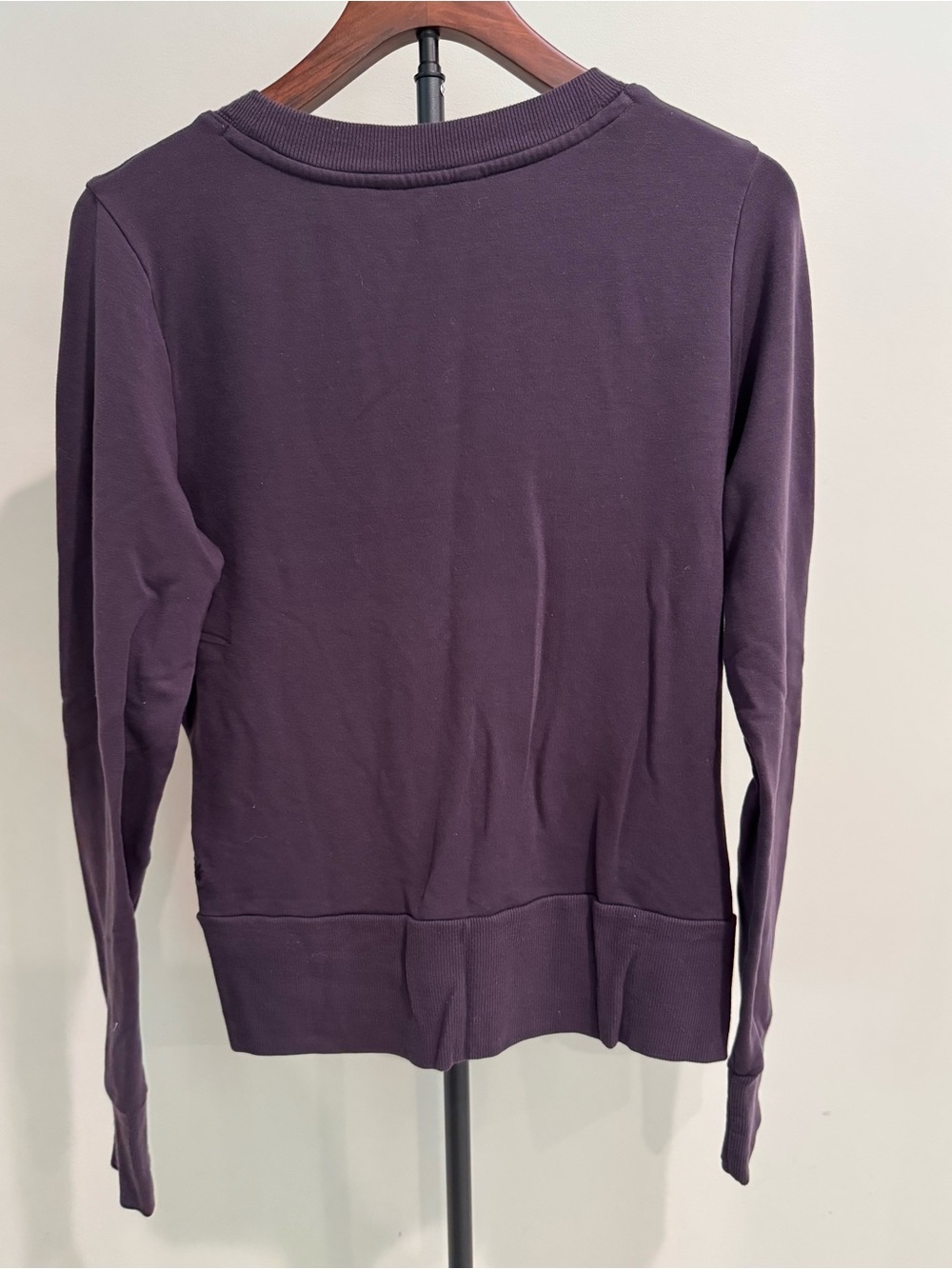 Athleta Women’s Recharge Sweatshirt Cross Front Purple Plum Iris Size Medium - Picture 2 of 4